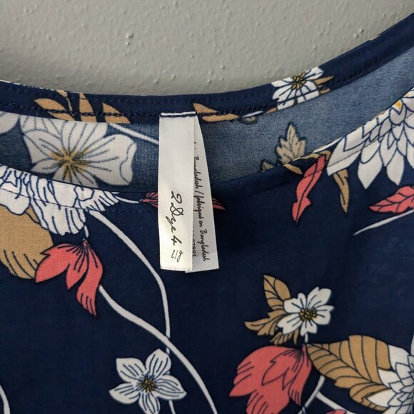 Cold shoulder dress - Picture 3 of 4